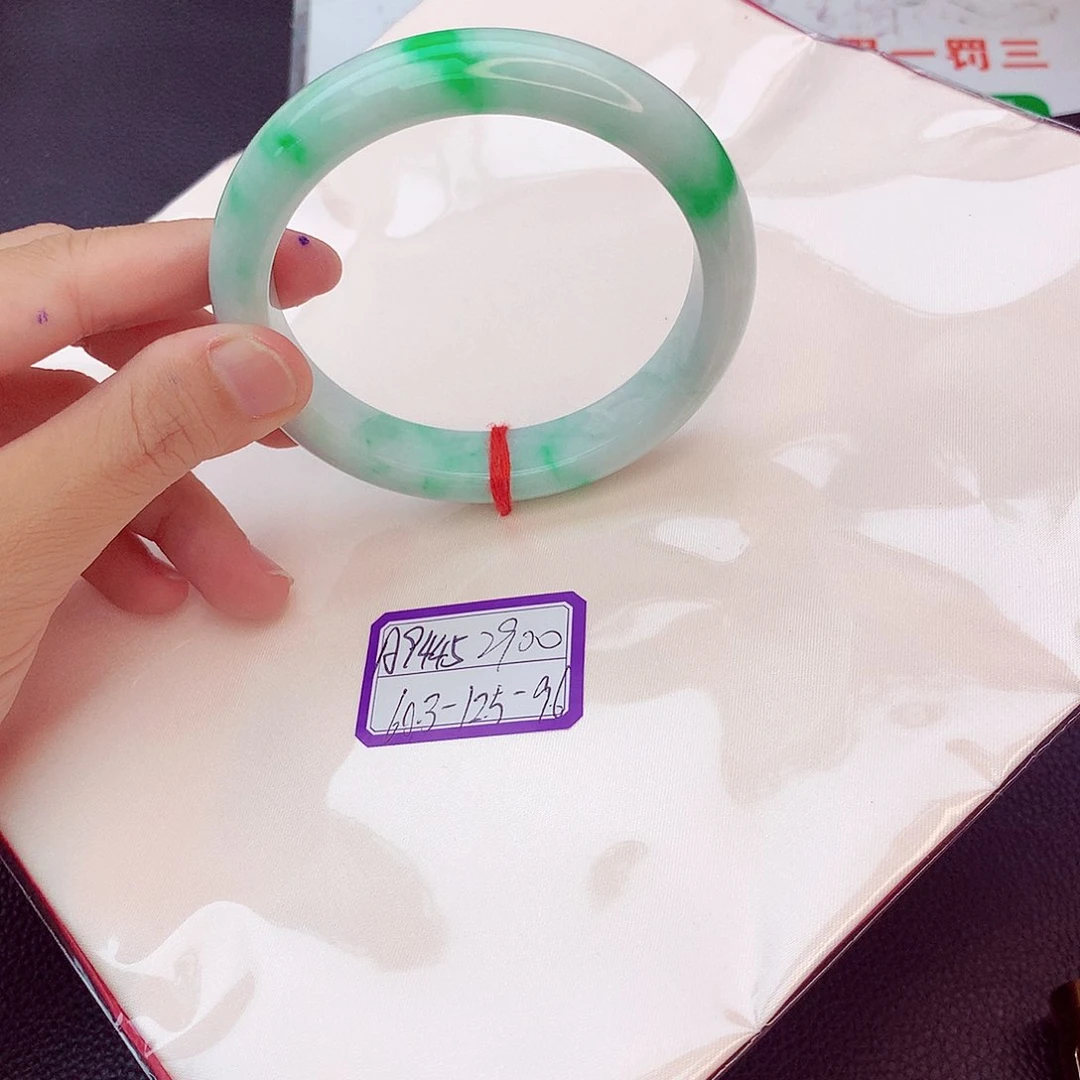 翡翠手镯未镶嵌翡翠