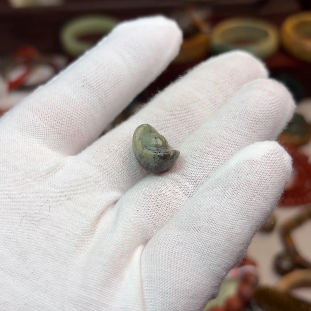 岫岩河磨玉（透闪石质玉）颈饰未镶嵌画****界