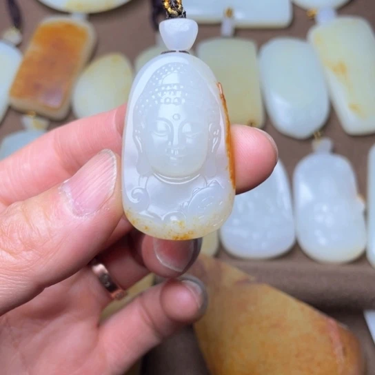 颈饰未镶嵌和田玉