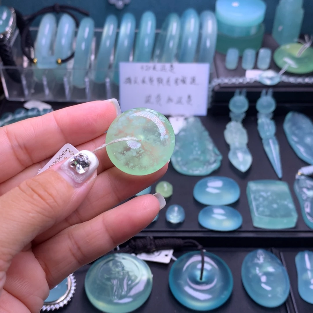 蛇纹石玉未镶嵌吊坠