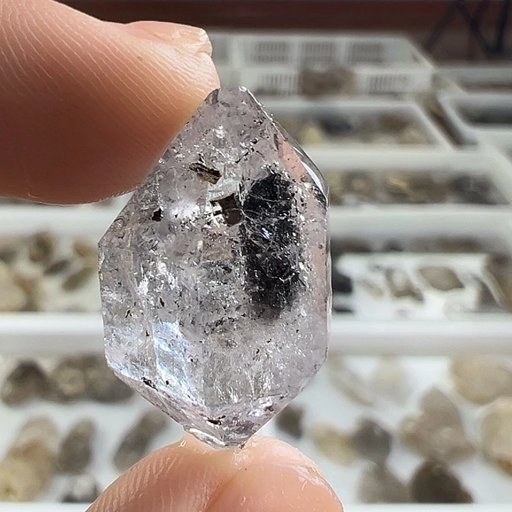 仿水晶只买单纯的吊坠，没带链子，属的性质。Y51