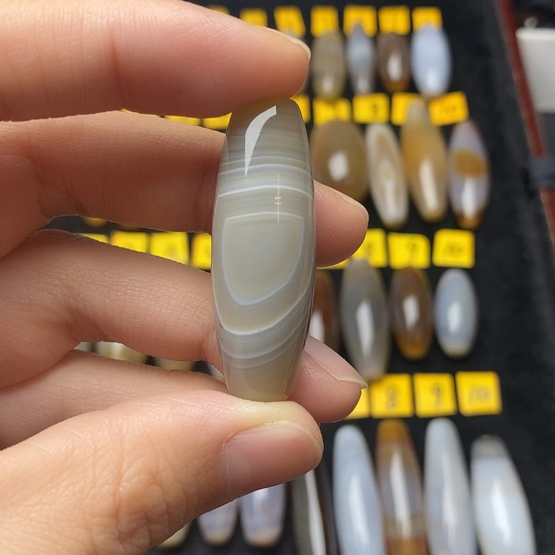 多***爸玛瑙/玉髓未镶嵌颈饰