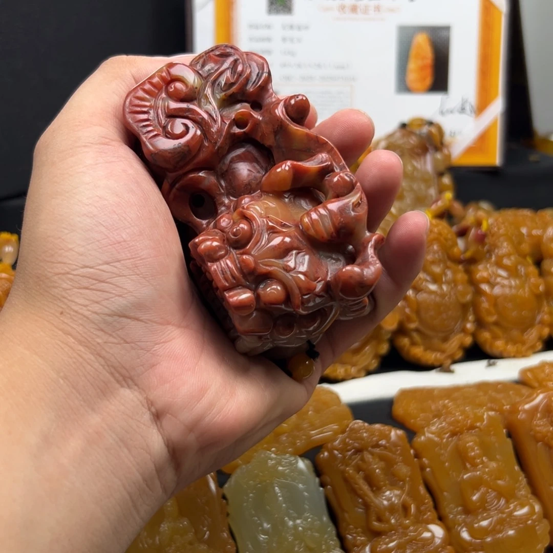 未镶嵌石英质玉（黄龙玉）黄龙玉