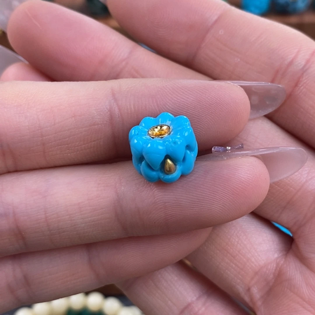 绿松石未镶嵌。吞噬