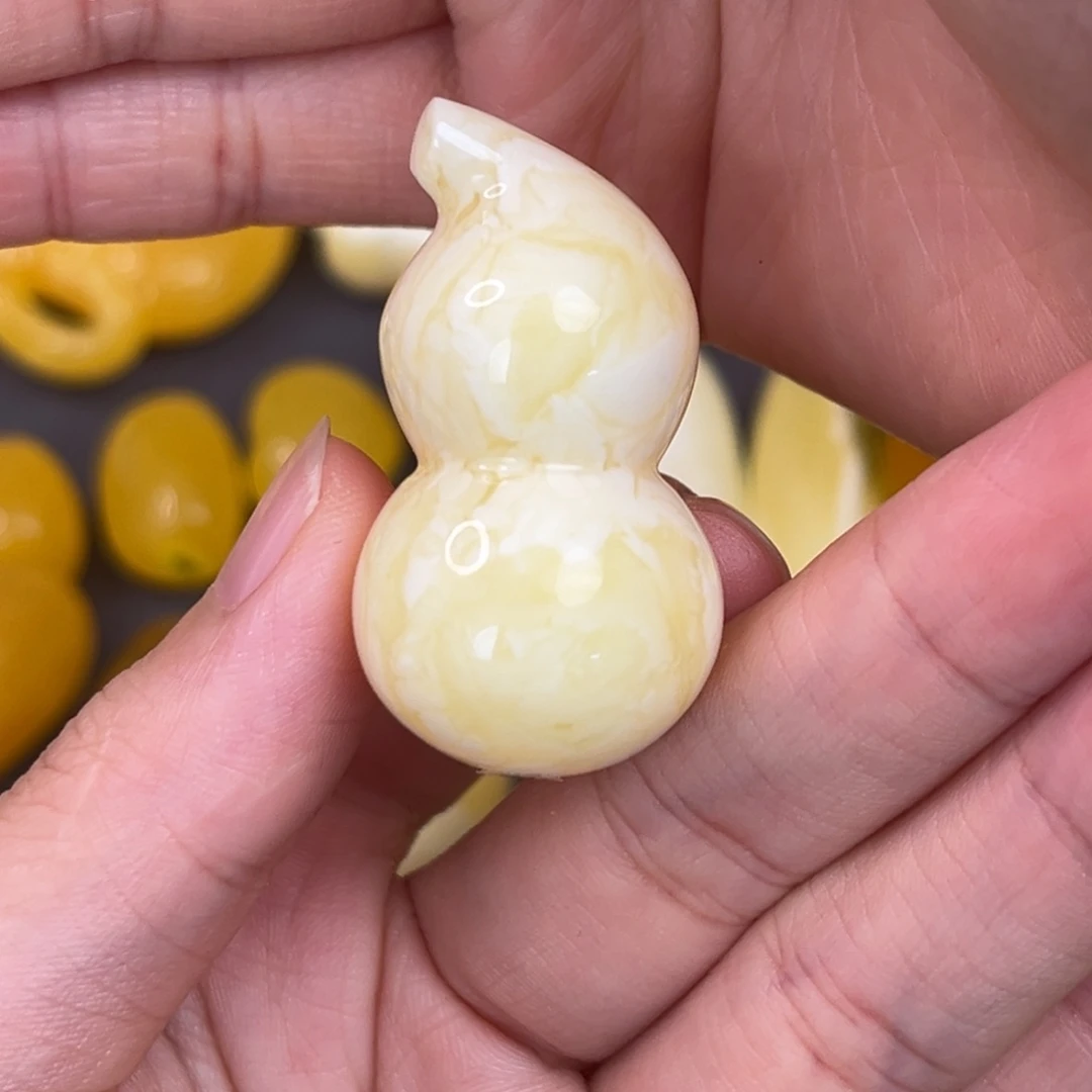 未镶嵌琥珀珠宝奇石岸*