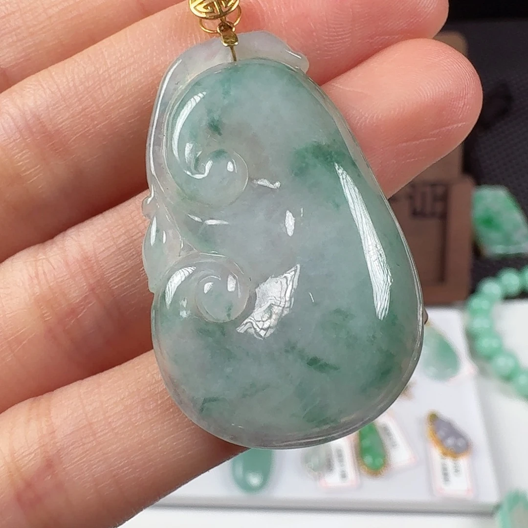 翡翠18K金镶嵌颈饰