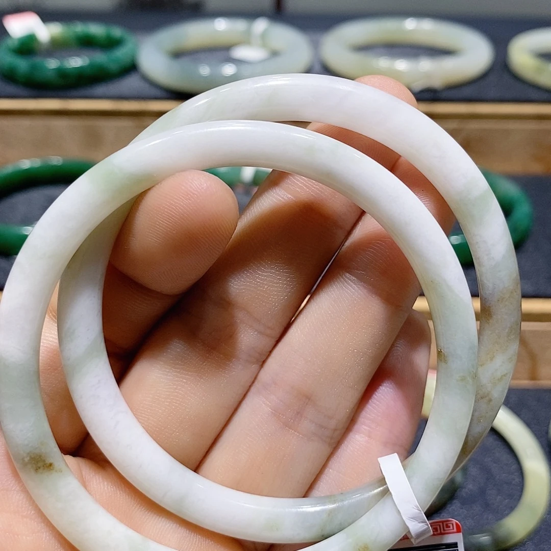 独山玉未镶嵌手镯