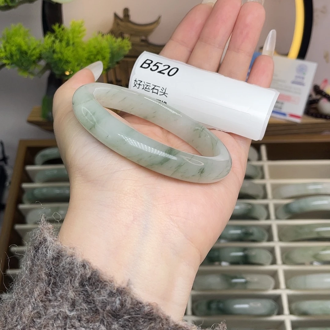 石英质玉未镶嵌手镯b520瑕