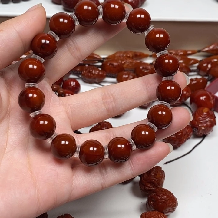 毕***）橄榄核雕刻工艺的发展