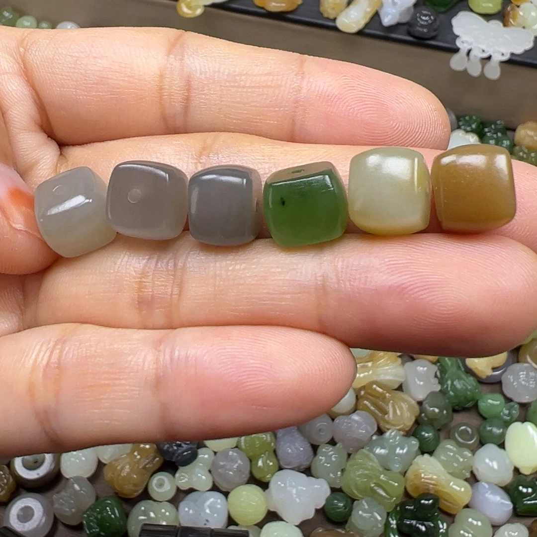 和田玉未镶嵌颈饰多样性发其一