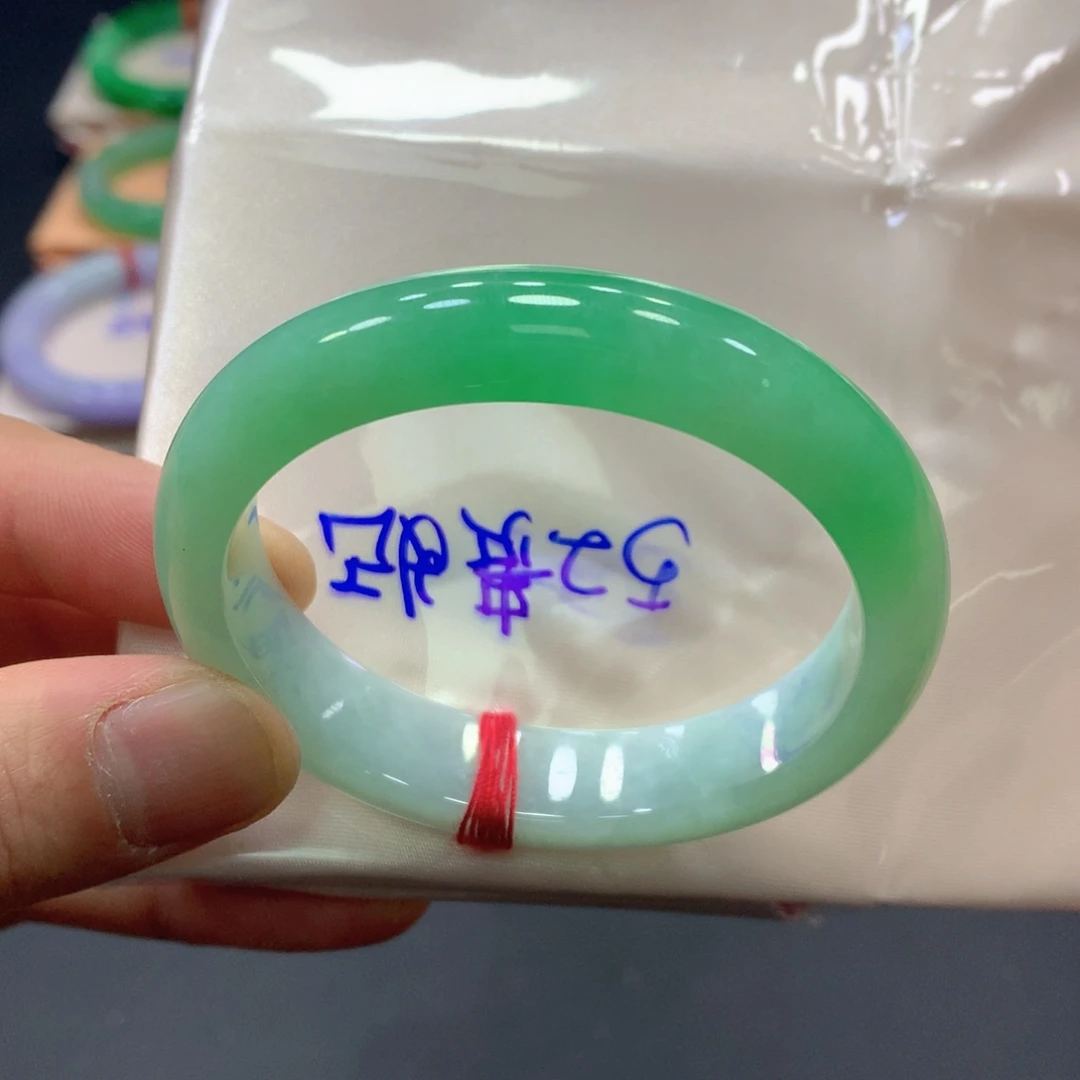 翡翠未镶嵌手镯（贵妃镯）翡翠（52贵妃）