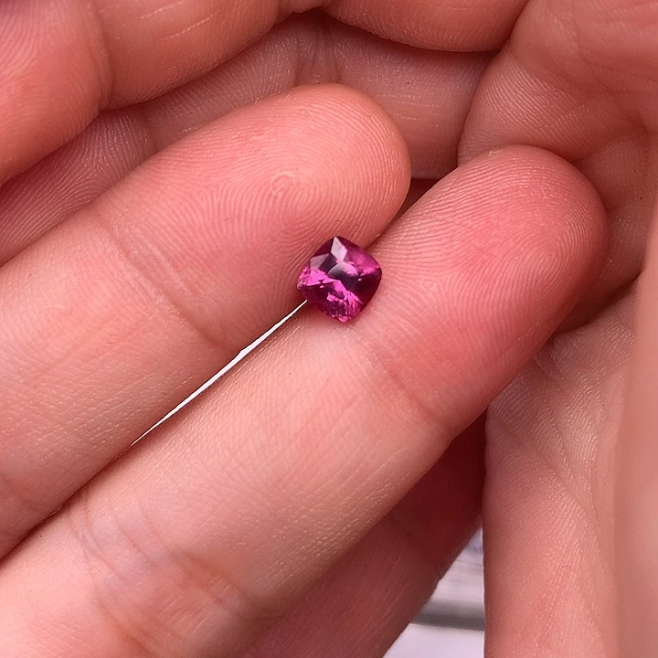 彩色蓝宝石裸石未镶嵌