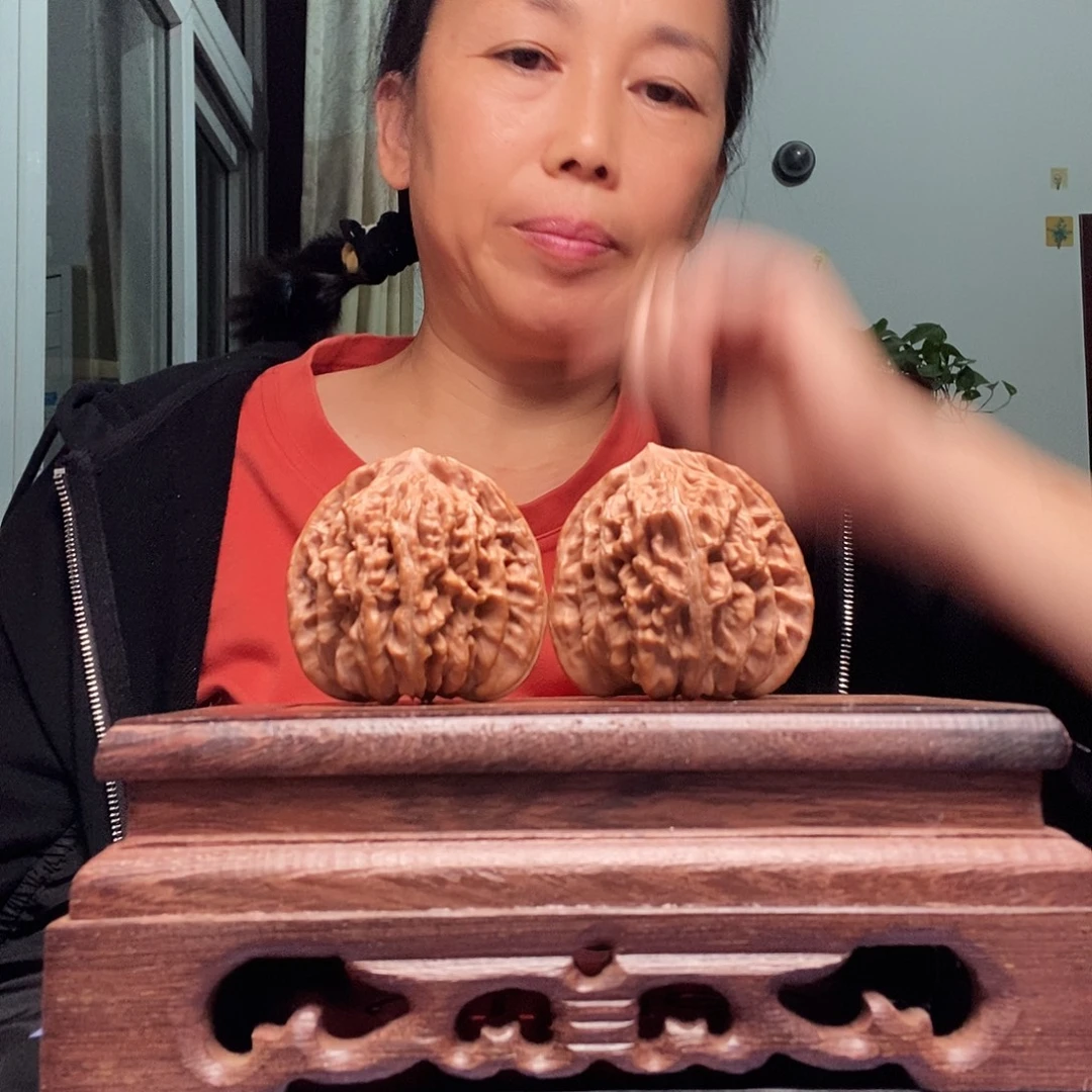 胡***勋文玩核桃吊坠娄子