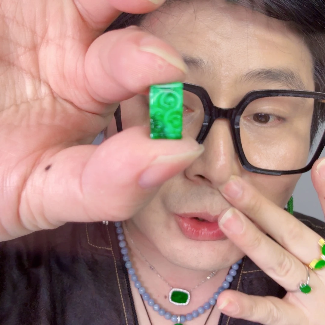 颈饰未镶嵌翡翠一件