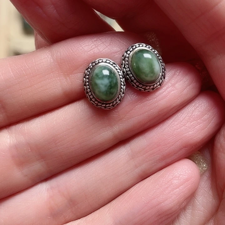 透闪石-蛇纹石玉耳钉银S925镶嵌