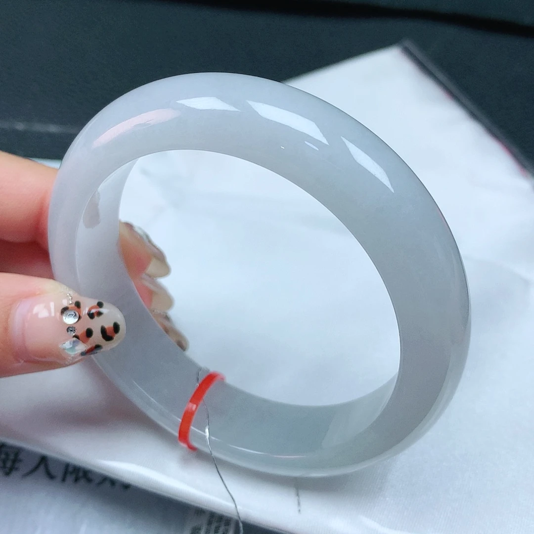 翡翠手镯未镶嵌57轮胎