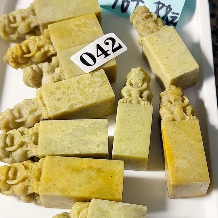 青田石印石青田封门老石头雕纽10个，尺寸2.3-2.5公分正章