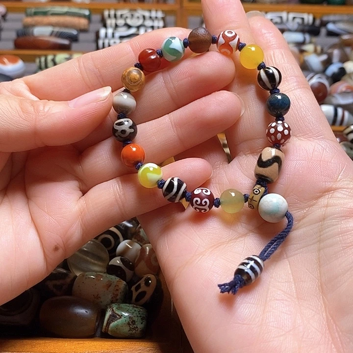 半***。玛瑙/玉髓未镶嵌颈饰