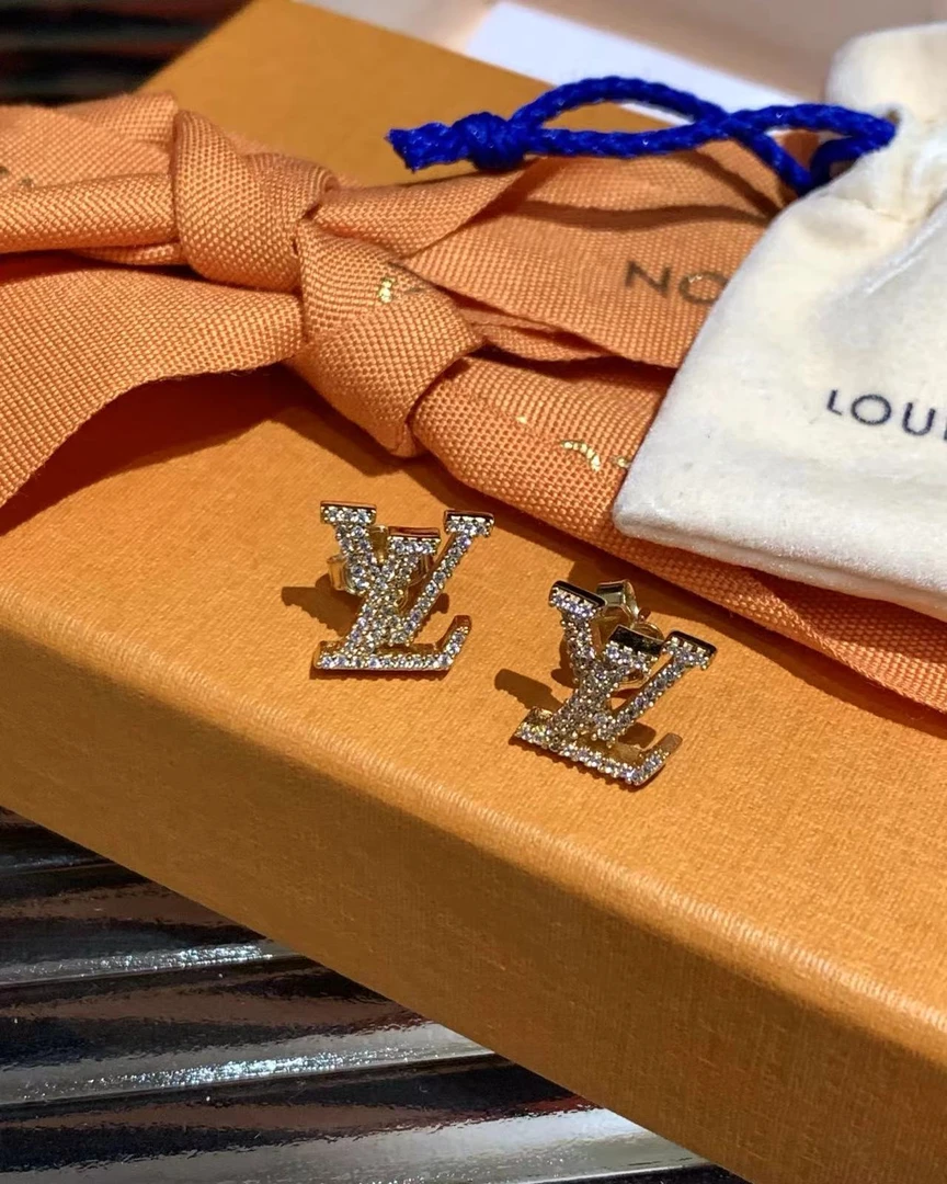 99新 LouisVuitton/路易威登 金色字母logo镶钻耳钉 17043384