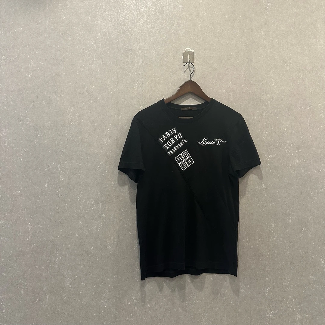 99新 LouisVuitton/路易威登 纯色刺绣图案圆领短袖  M码003471