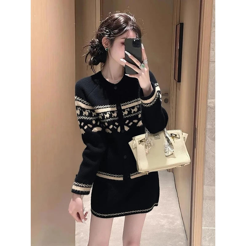 2025巨好看秋季一整套轻奢高级感女人味大方得体黑色针织衫套装裙