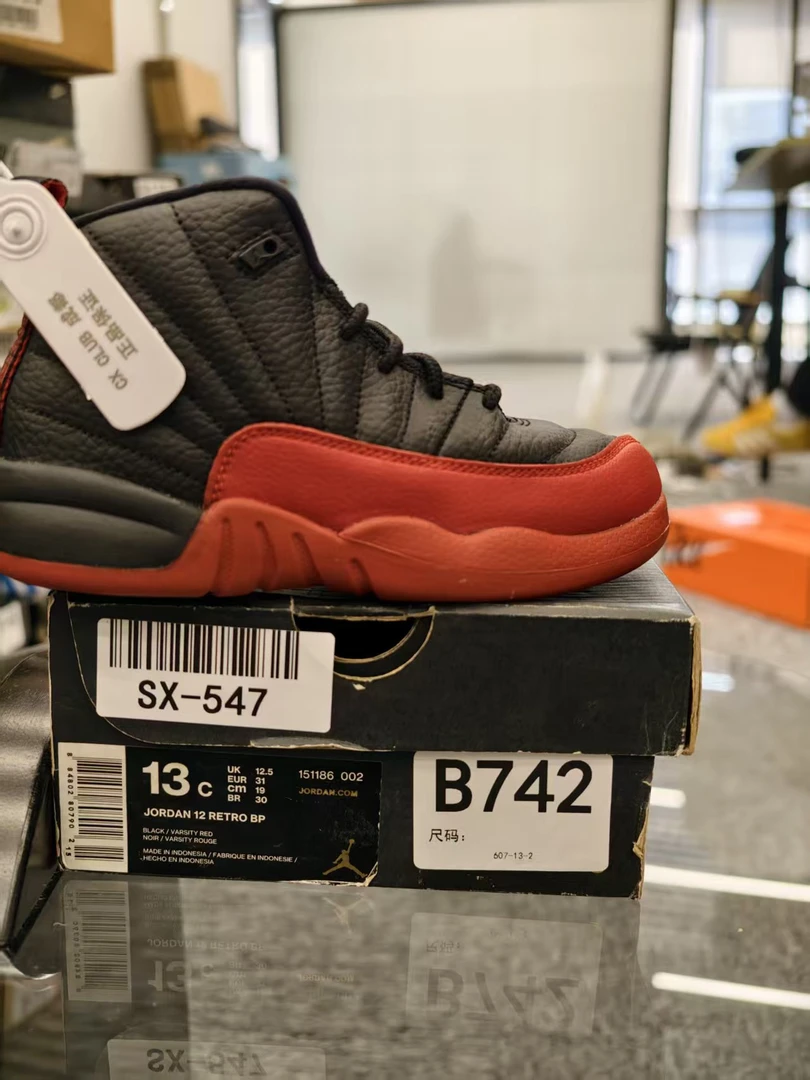 Nike  aj12黑红 全新原盒  31码  11月27  gui  B742
