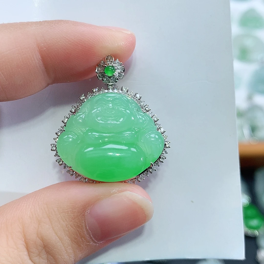 翡翠18K金镶嵌颈饰佛