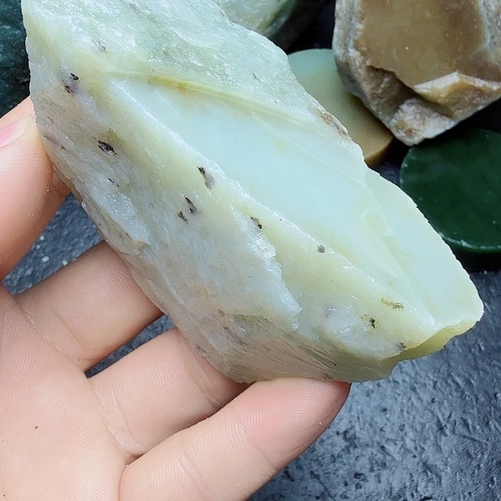 和田玉（糖玉）未镶嵌珠宝奇石