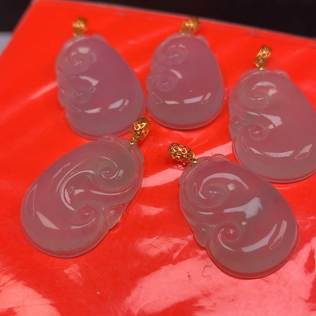 翡翠颈饰18K金镶嵌不带链子，随机发一件