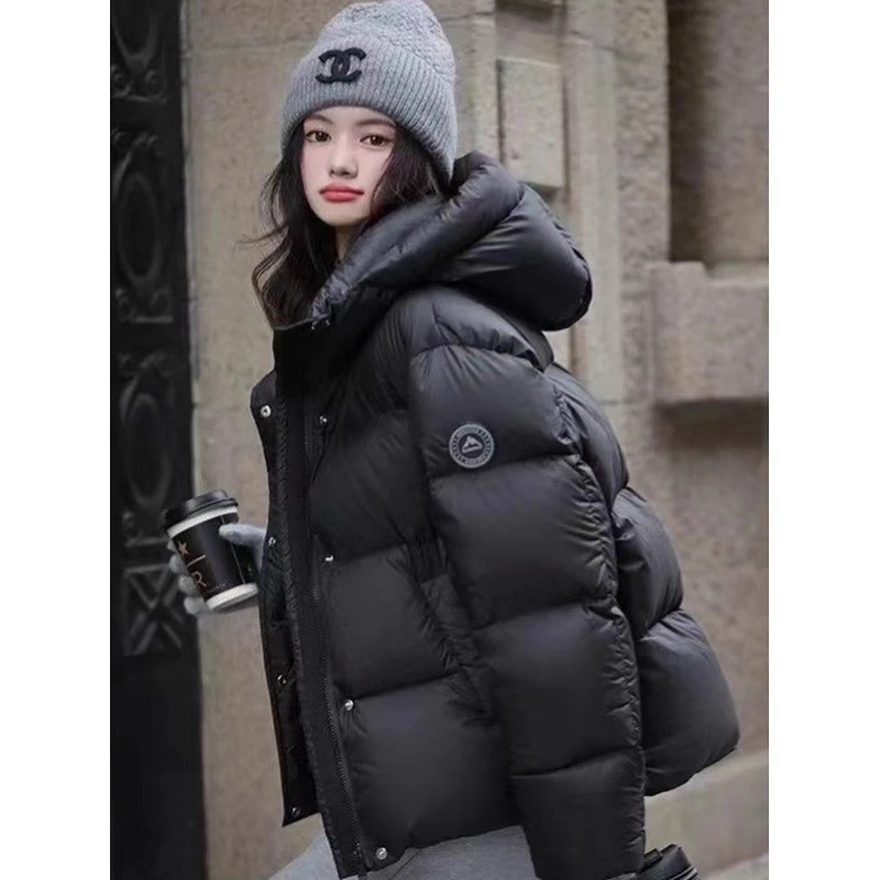 波司登极地联名羽绒服女高级感长短款2025时尚连帽加厚设计感袖标
