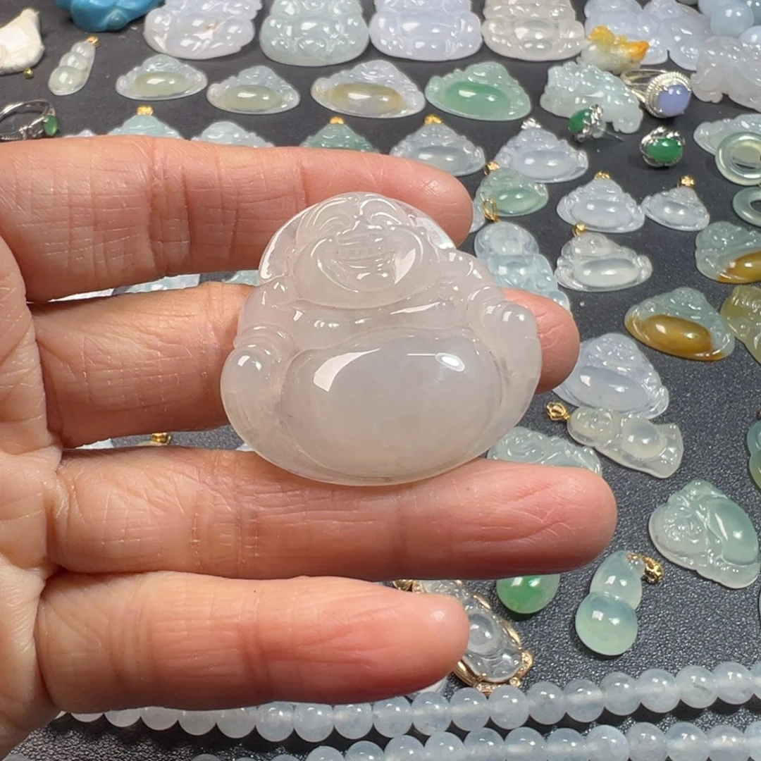 翡翠未镶嵌颈饰大佛公