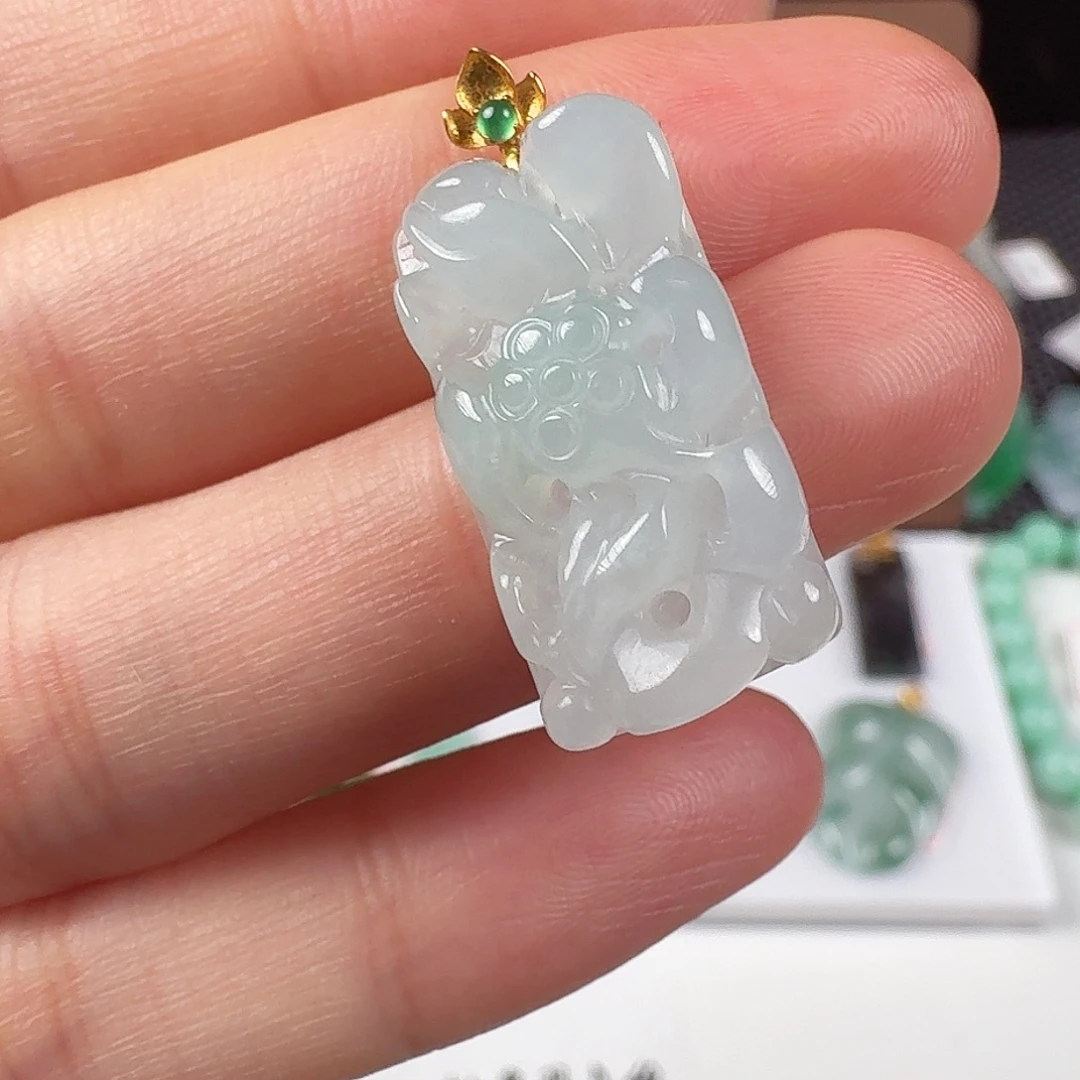 翡翠18K金镶嵌颈饰