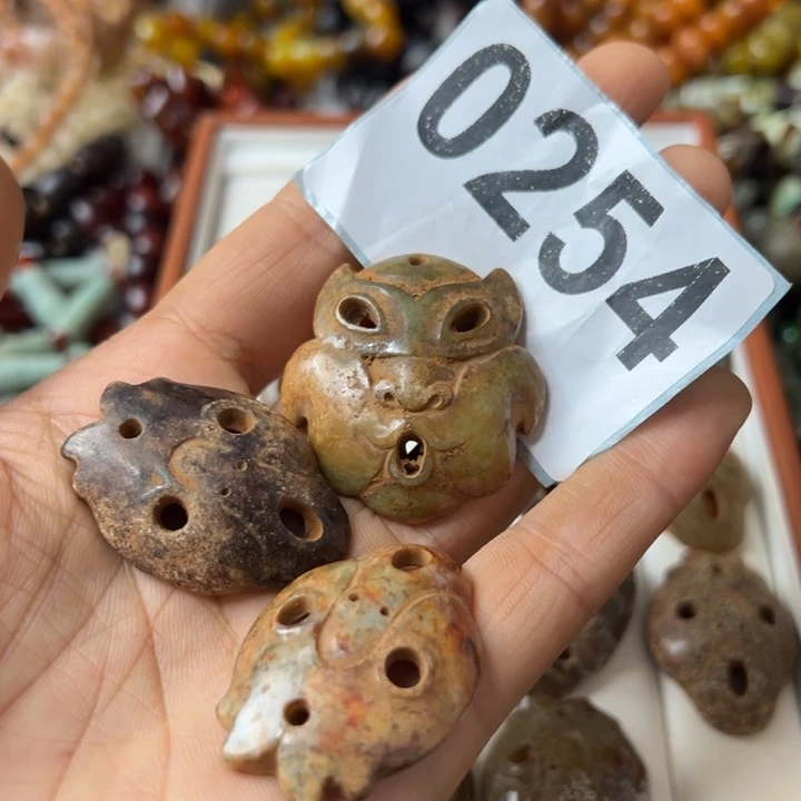 D***猫和田玉（糖玉）未镶嵌颈饰