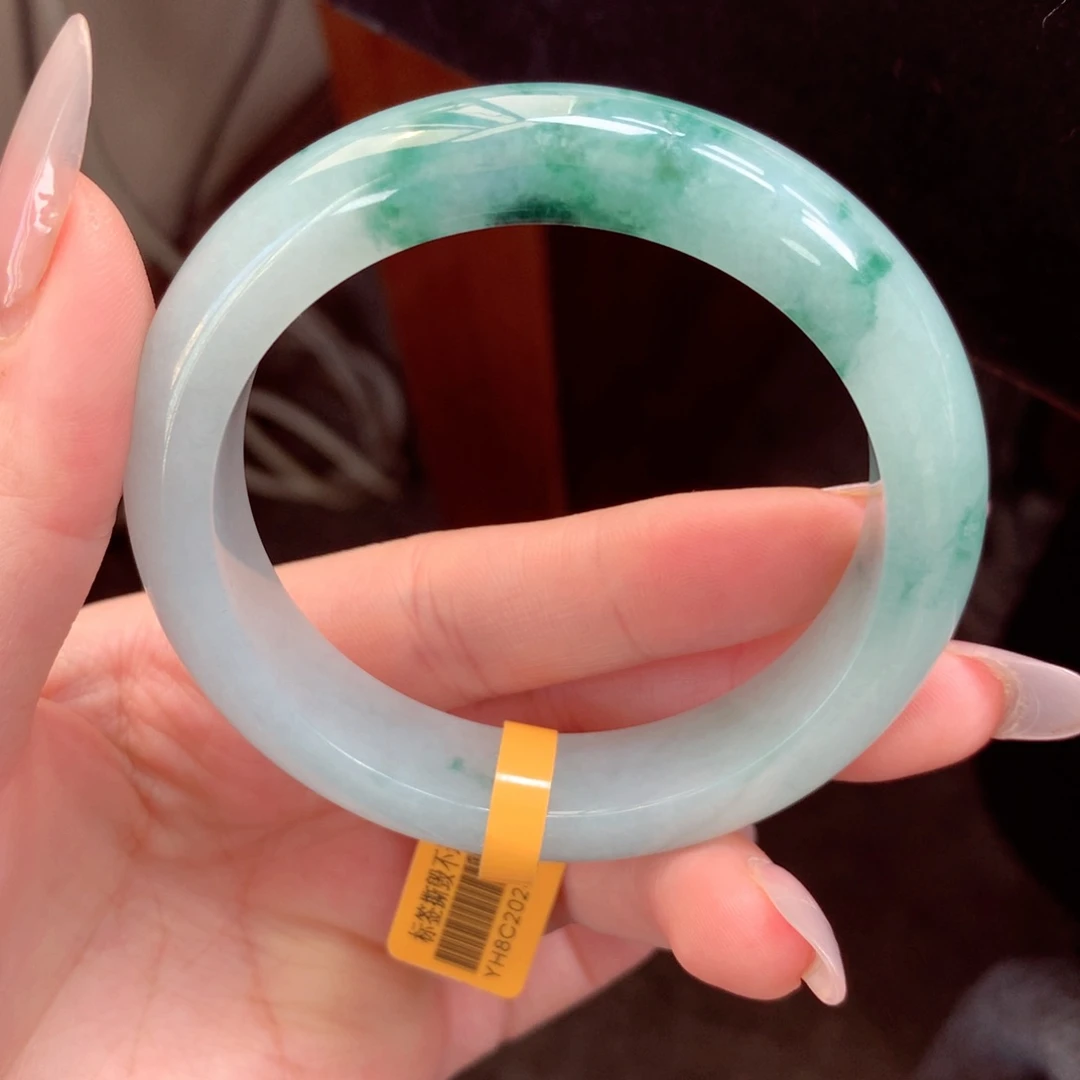 翡翠手镯未镶嵌缅甸