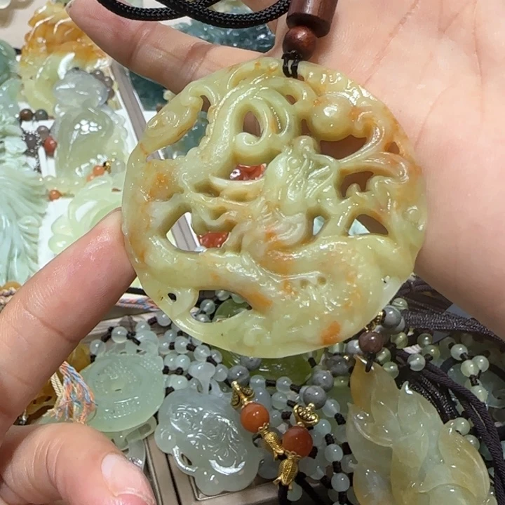 蛇纹石玉吊坠未镶嵌