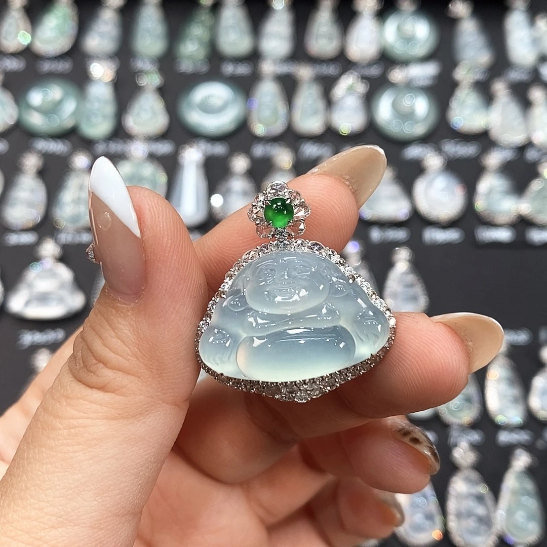 翡翠18K金镶嵌颈饰