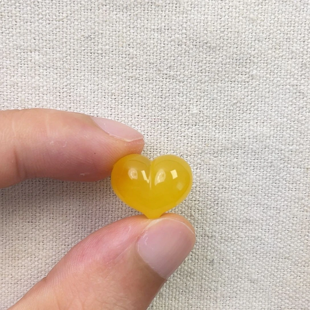 裸石琥珀未镶嵌屁桃微瑕
