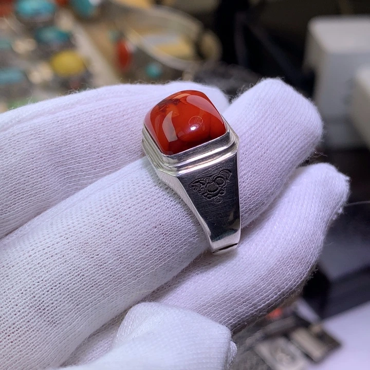 南红玛瑙足银镶嵌戒指