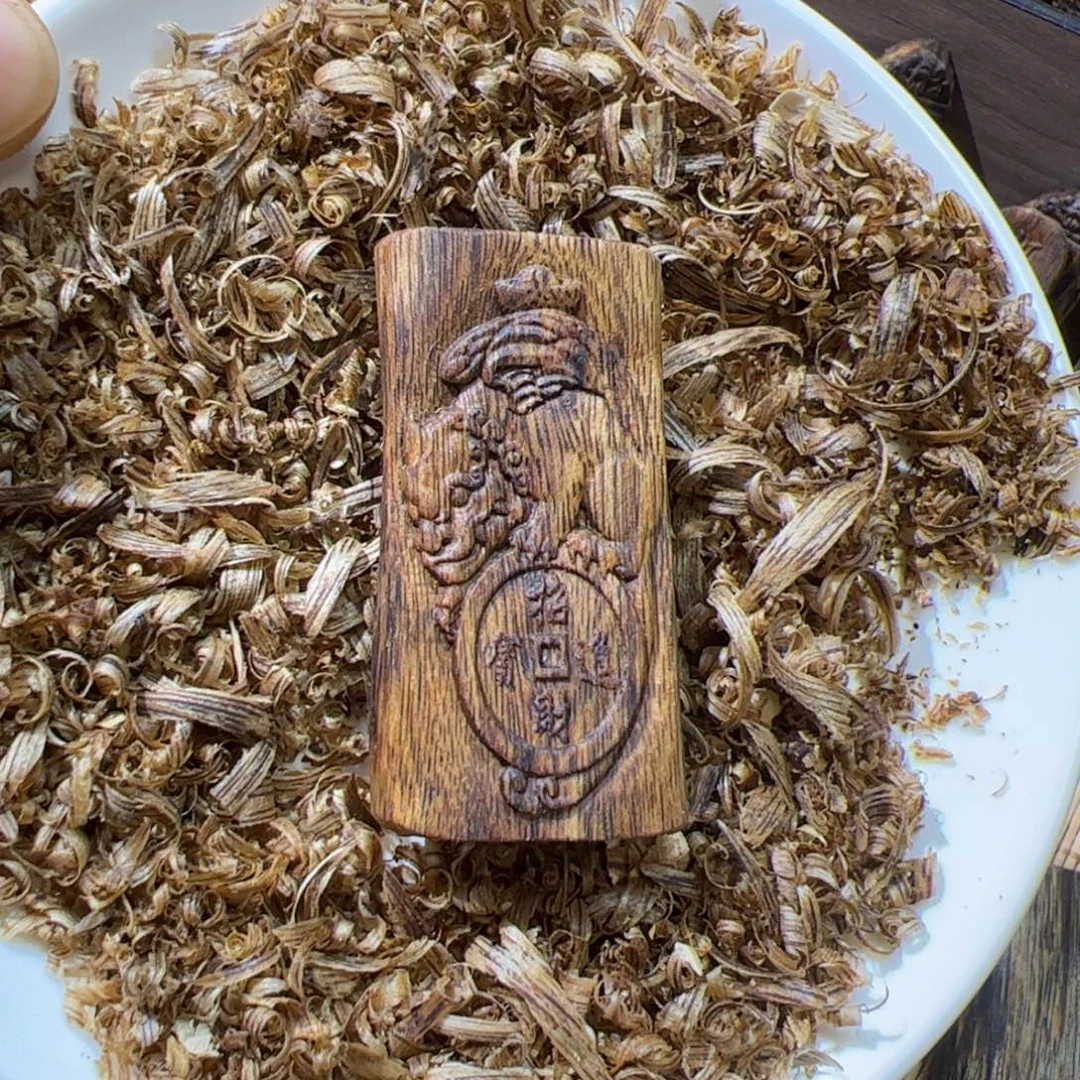 沉香碎屑沉香黄棋雕刻7克