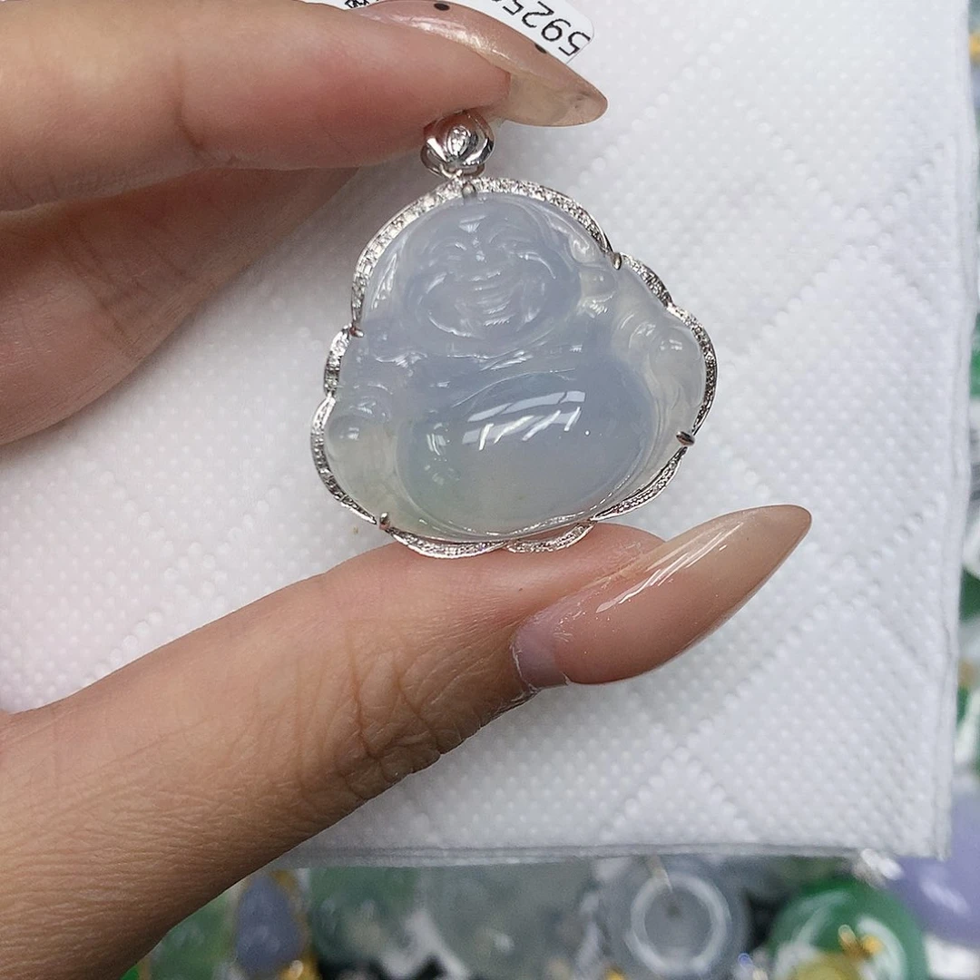 颈饰18K金镶嵌翡翠