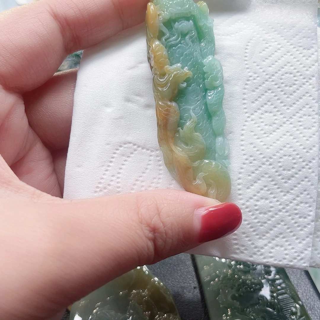 翡翠未镶嵌颈饰吊坠