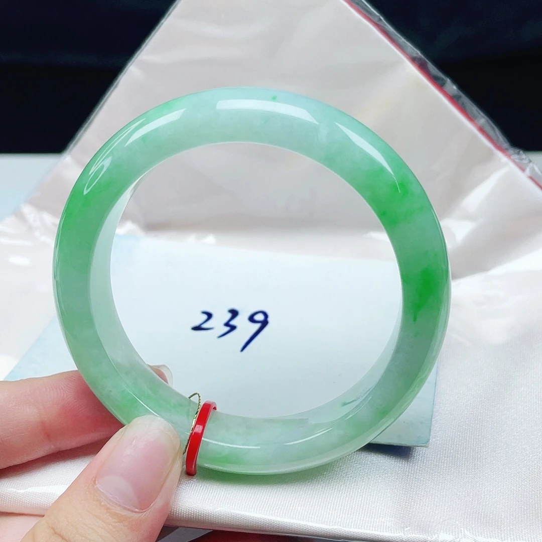 翡翠未镶嵌手镯正圈52