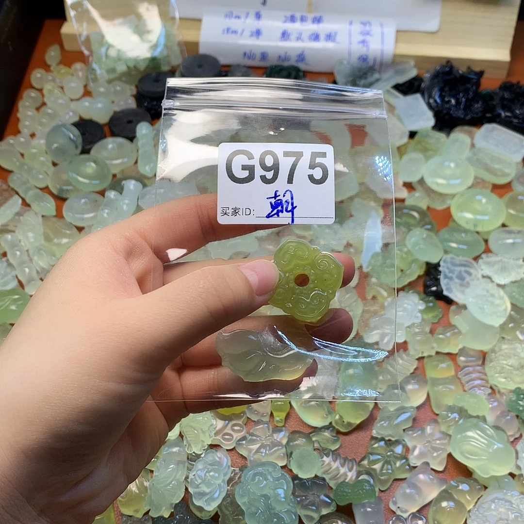 朝***蛇纹石玉未镶嵌颈饰