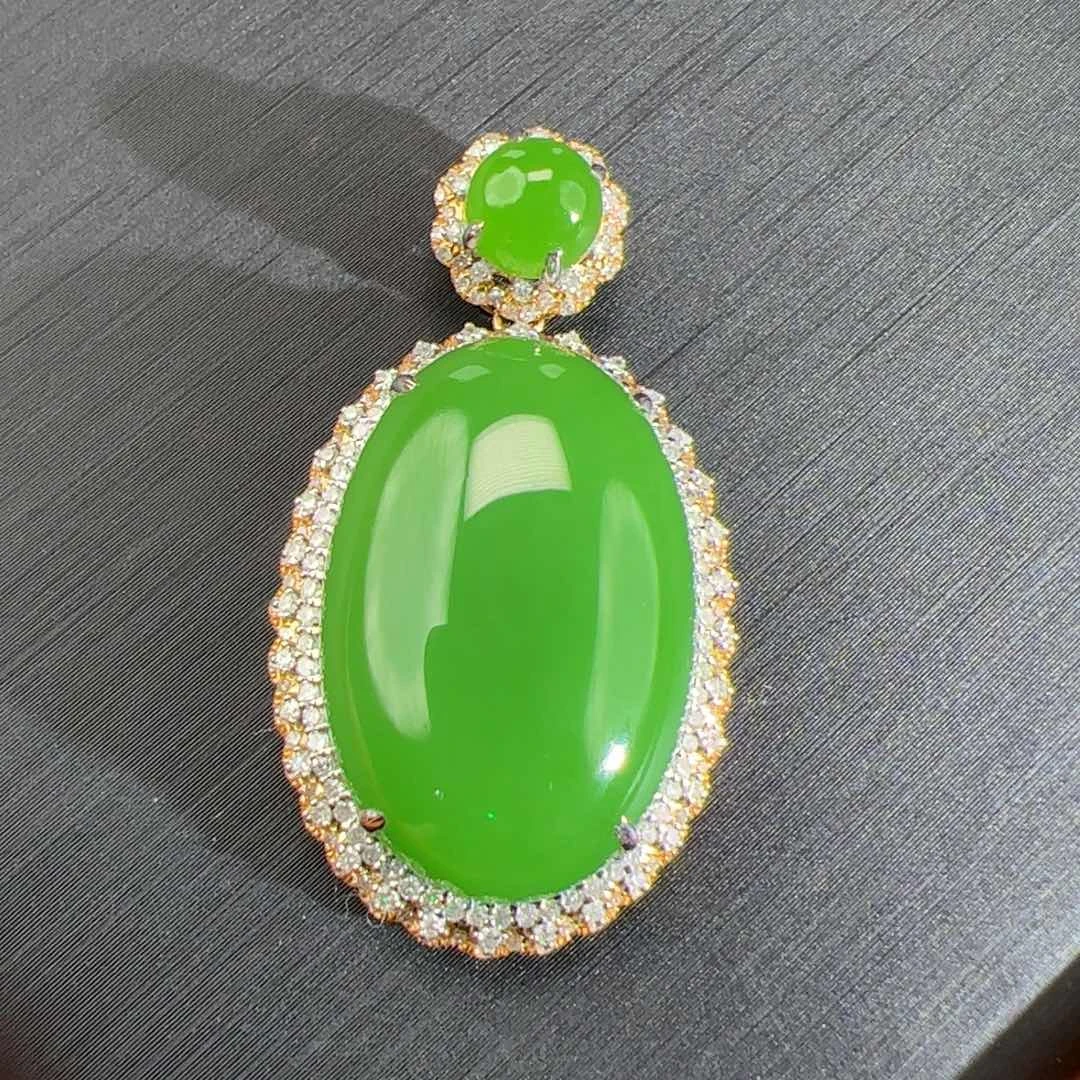和田玉（碧玉）果绿高色蛋面吊坠轻奢大气18K金镶嵌