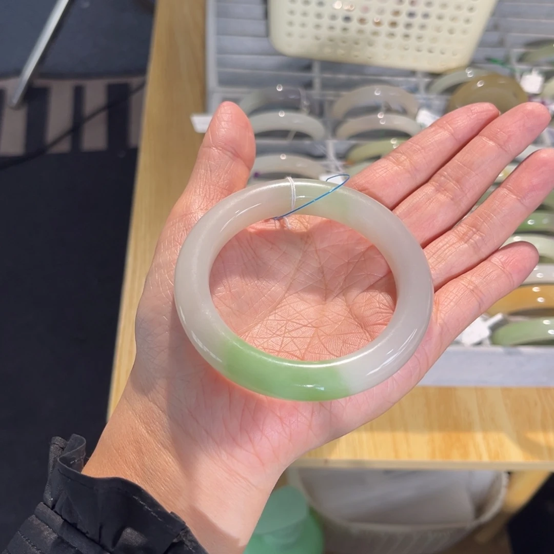 和田玉未镶嵌手镯  「浅紫翠」