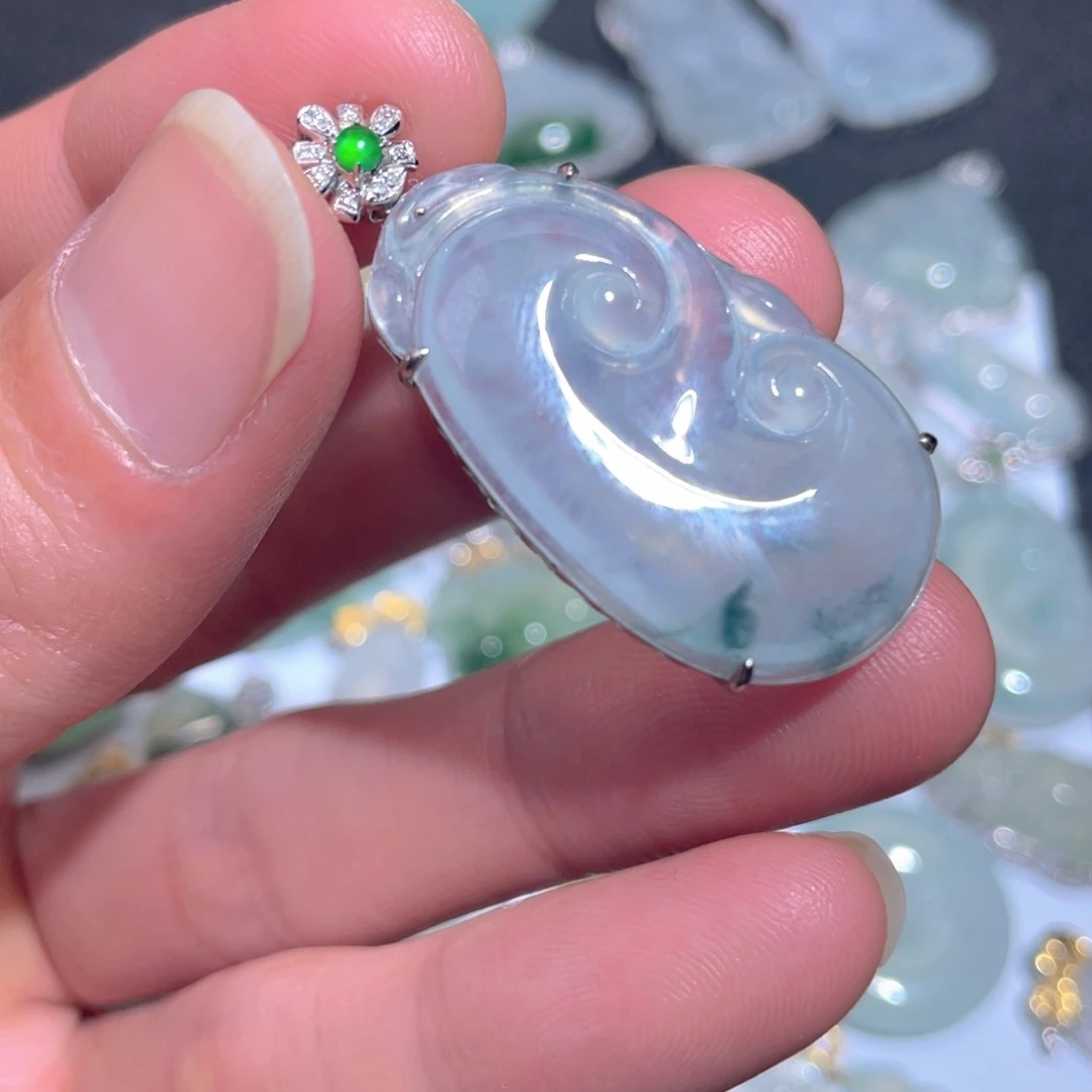 翡翠颈饰18K金镶嵌翡翠