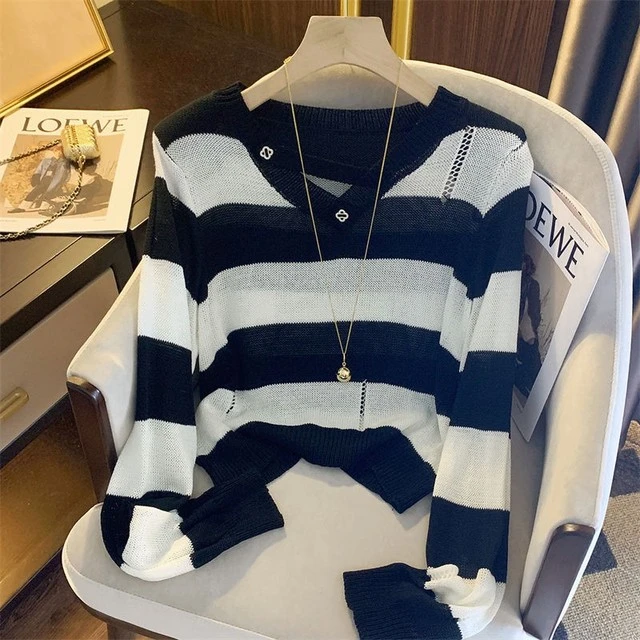 镂空条纹V领针织衫女早秋2024新款设计感百搭薄款长袖打底上衣ins