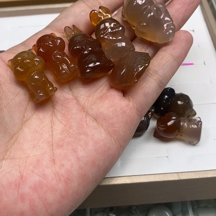 玛瑙/玉髓未镶嵌颈饰吊坠1个