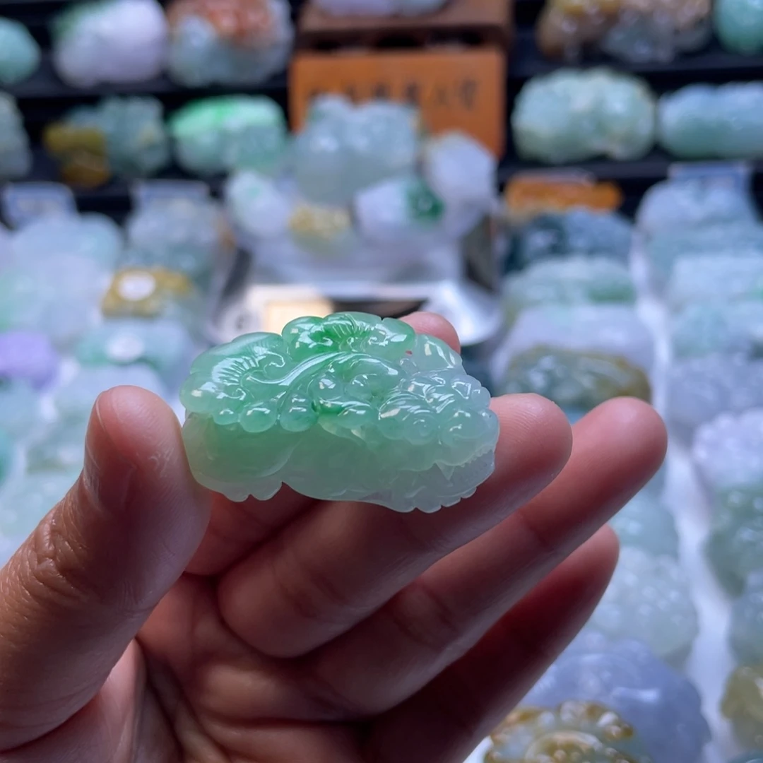 翡翠颈饰未镶嵌貔貅