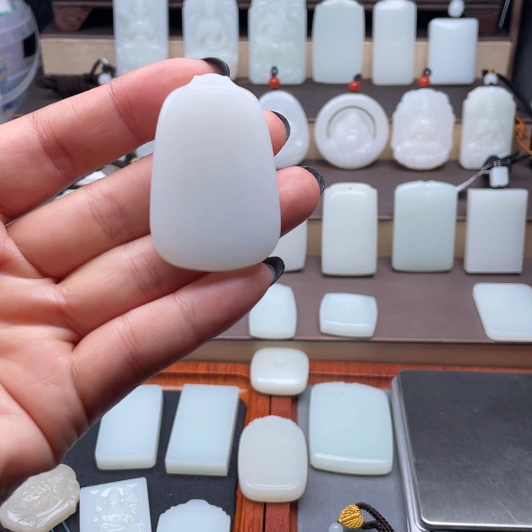 和田玉未镶嵌颈饰